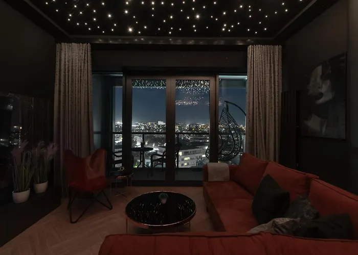 Apartment Margi Velvet 13th Floor Led Ceiling Bath Pool